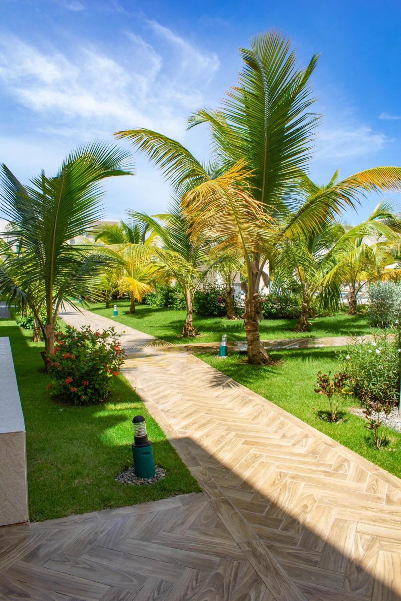Playa Palmera Beach Resort Punta Cana Exterior photo